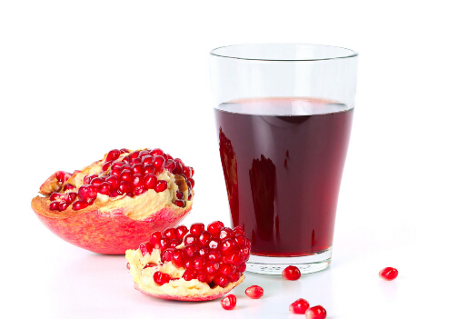 喝石榴汁或有助于預(yù)防老年癡呆