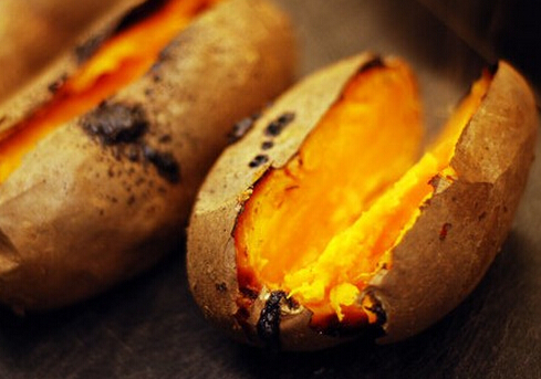 街頭的烤紅薯可以放心吃嗎?烤紅薯有大量致癌物?