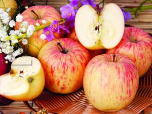 吃蘋果最好削蘋果皮-蘋果皮的營養價值被高估