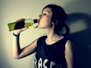 無論喝什么酒都要適量-喝酒能延壽是真假？