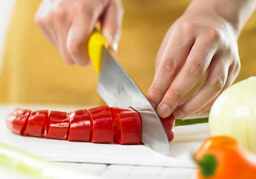 切辣椒辣手怎么辦?正確切辣椒的方法