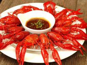 小龍蝦應該怎么吃？怎樣吃小龍蝦才健康放心