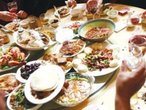 年末春節應酬多喝酒多易肥膩 餐后吃什么補救