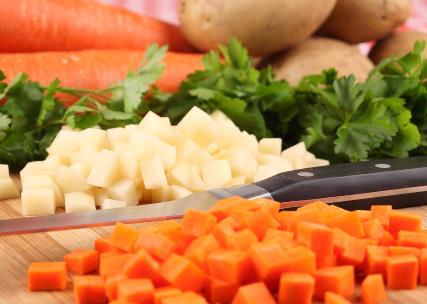 胡蘿卜怎么吃最有營養(yǎng)?胡蘿卜生吃還是炒熟吃好