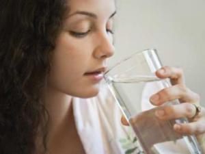 早上空腹喝白開水能排毒嗎?空腹喝什么水最好