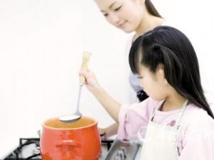 早喝水午喝湯睡前要喝蜜,湯湯水水補充元氣