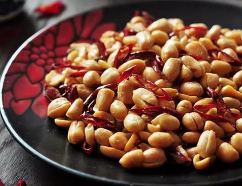 吃花生米有什么好處?吃花生米要注意什么