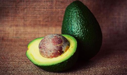 牛油果放多久能熟?牛油果有點苦是正常的嗎?