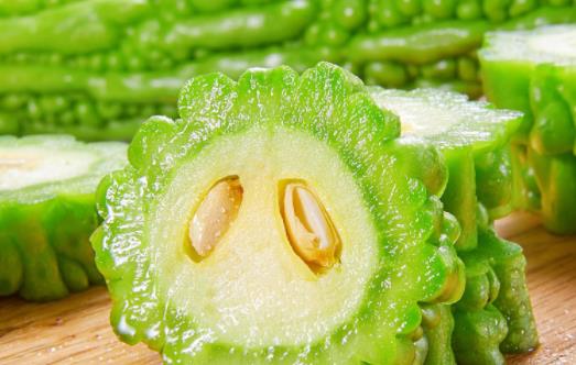 苦瓜焯水還有營養嗎 苦瓜有減肥作用嗎