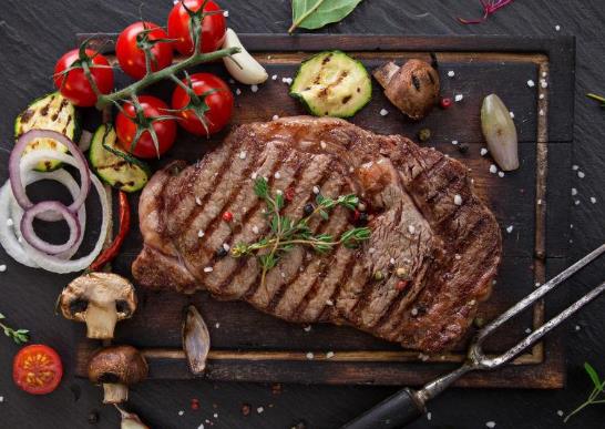 冷凍牛排需要解凍再煎嗎?牛排不解凍直接煎會怎么樣?