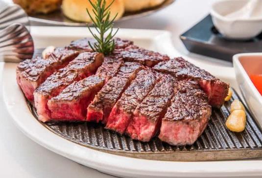 冷凍牛排需要解凍再煎嗎?牛排不解凍直接煎會怎么樣?