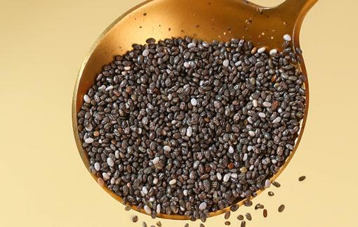 奇亞籽泡水喝的功效 食用奇亞籽有什么要注意的
