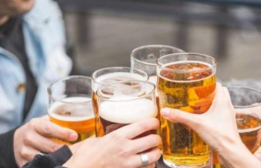 喝完酒可以洗澡不 喝酒不能超過多少