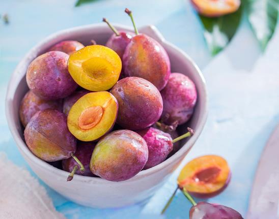 西梅有酒味還能吃嗎?吃多少西梅能促進排便