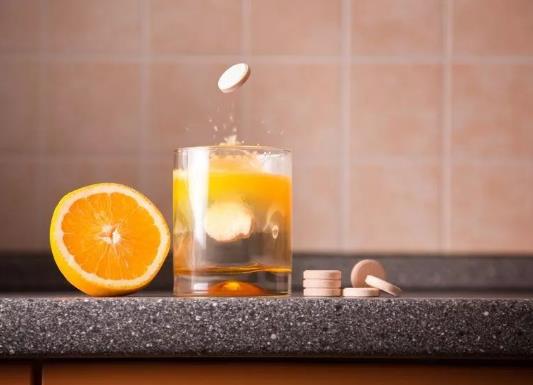 一個(gè)泡騰片要兌多少水?干吃vc泡騰片后怎么補(bǔ)救