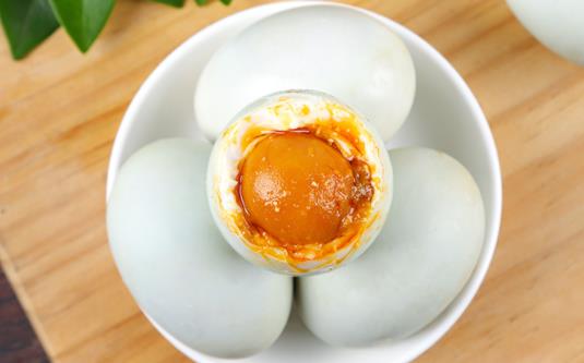 真空包裝的咸鴨蛋會(huì)壞嗎 咸鴨蛋能放多久不壞