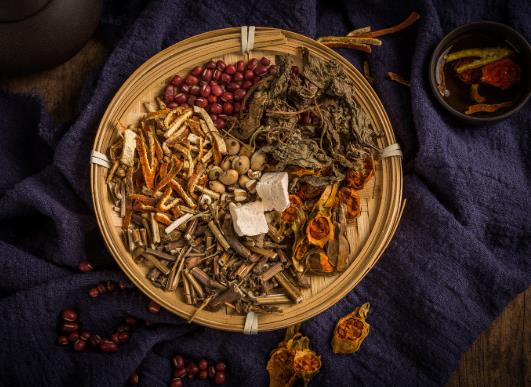 為啥喝中藥不能吃牛肉?中藥發(fā)霉是什么顏色的