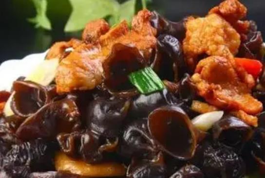 木耳屬于涼性食物嗎?吃黑木耳有哪些功效?