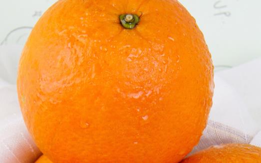 果凍橙大的好還是小的好 果凍橙和冰糖橙哪個(gè)好吃