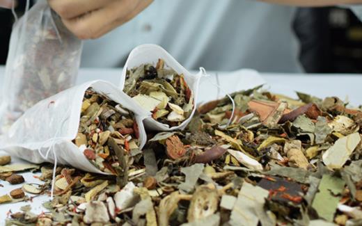 艾葉陳皮泡水能長期喝嗎 艾葉加陳皮泡水喝能去濕氣嗎