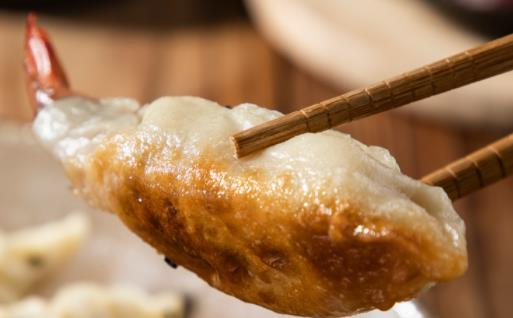 餃子怎樣放冰箱里不會粘在一起 餃子怎么冷凍不開裂