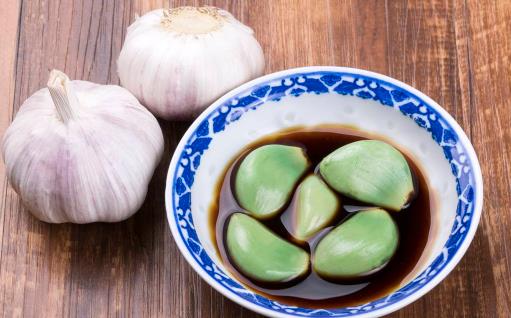 做臘八蒜要放鹽嗎 臘八蒜吃多了對身體有害嗎