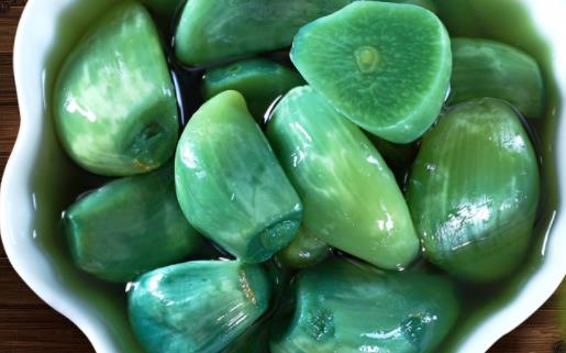 臘八蒜為什么綠了幾天就不再綠了 臘八蒜不綠了還能吃嗎