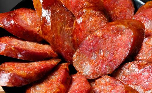 香腸灌好了立馬掛上嗎 香腸灌好后是平放還是吊起來曬