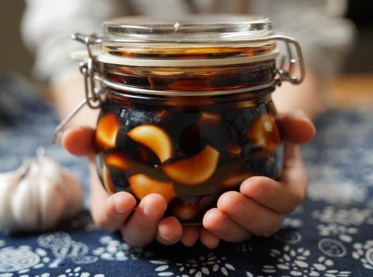 做臘八蒜放鹽了怎么辦?臘八蒜放鹽了還會綠嗎