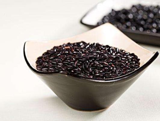 做黑米粥需要提前泡嗎?黑米掉色嚴重能吃嗎