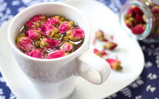 玫瑰花茶過期了但沒有開封可以喝嗎 玫瑰花檸檬泡水喝的功效與作用