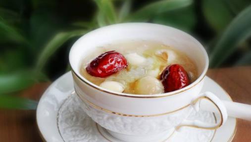 銀耳紅棗湯每天喝一小碗可以嗎 銀耳紅棗湯熱量高么