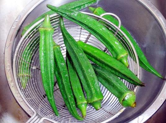 秋葵焯水變黃是怎么回事?秋葵怎么焯水不變色