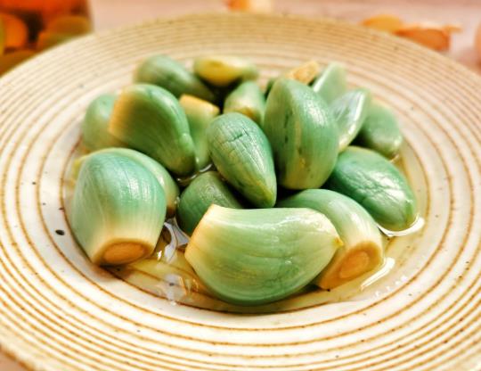 臘八蒜越泡越白還能吃嗎?臘八蒜褪色了怎么辦