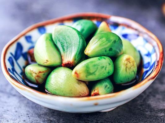 臘八蒜比普通蒜好吃嗎?臘八蒜比平常的蒜硬還是軟