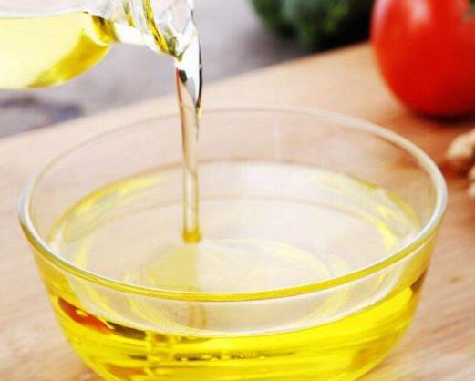 為什么花生油冬天會有絮狀?調和油能和花生油混在一起吃嗎