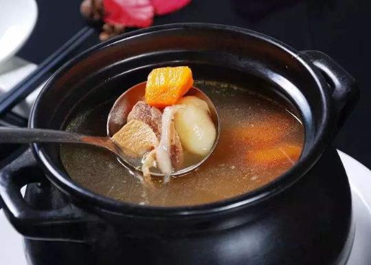 一直保溫的湯算不算隔夜?煲湯預約幾個小時會變質