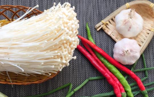 吃金針菇會上火嗎?吃金針菇有哪些好處?