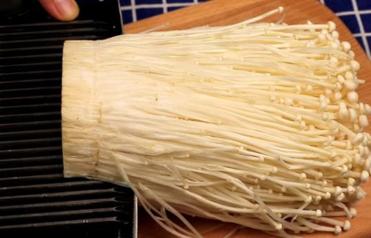 長蕁麻疹可以吃金針菇嗎?金針菇為什么有股酸味?