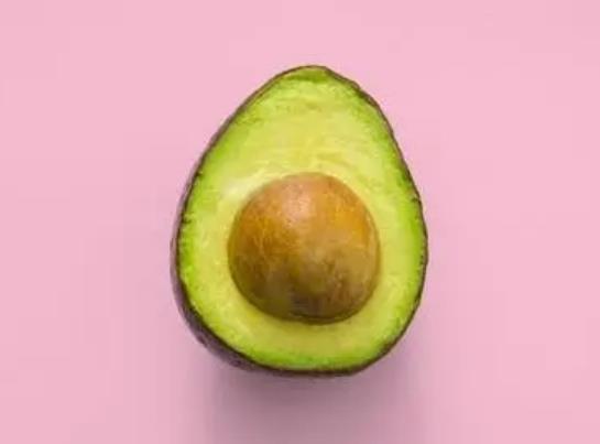 牛油果切開有黑色點點還能吃嗎?牛油果怎么買熟的