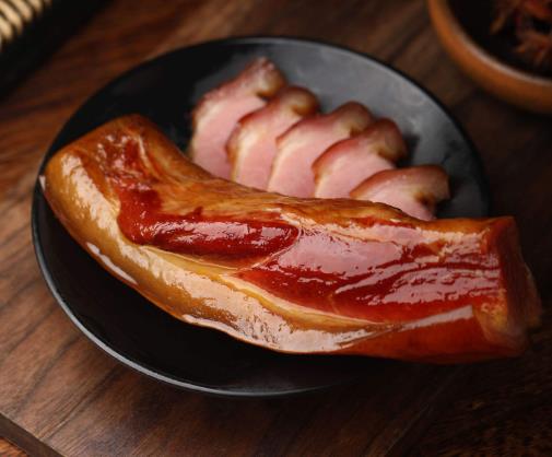 ?曬臘肉冬季晚上要收起來(lái)嗎?臘肉表面有一層白色是什么