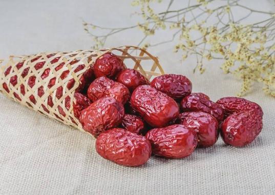 紅棗發(fā)霉是黃曲霉素嗎?紅棗里面有點(diǎn)發(fā)黑好嗎