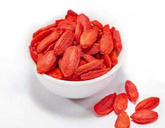 枸杞會洗出紅色的水嗎?枸杞為什么曬了反而軟了