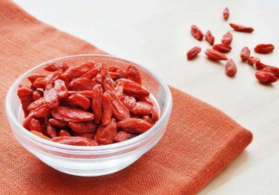枸杞變粘了怎么處理?吃了7天枸杞性功能增強了真的假的
