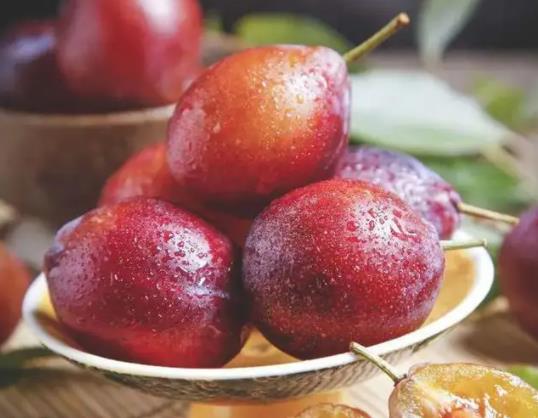 西梅有通便的效果嗎?西梅發黑了還能吃嗎?