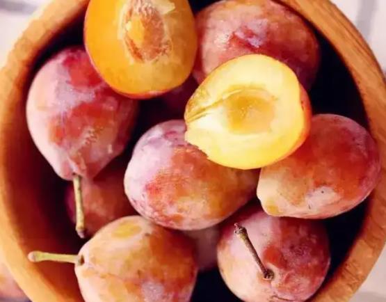 西梅有通便的效果嗎?西梅發黑了還能吃嗎?