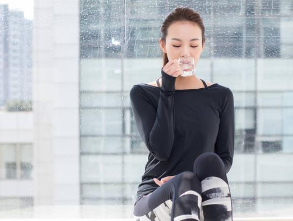 喝多少水清洗腎臟 喝水有沒有上限 晚上喝水好不好