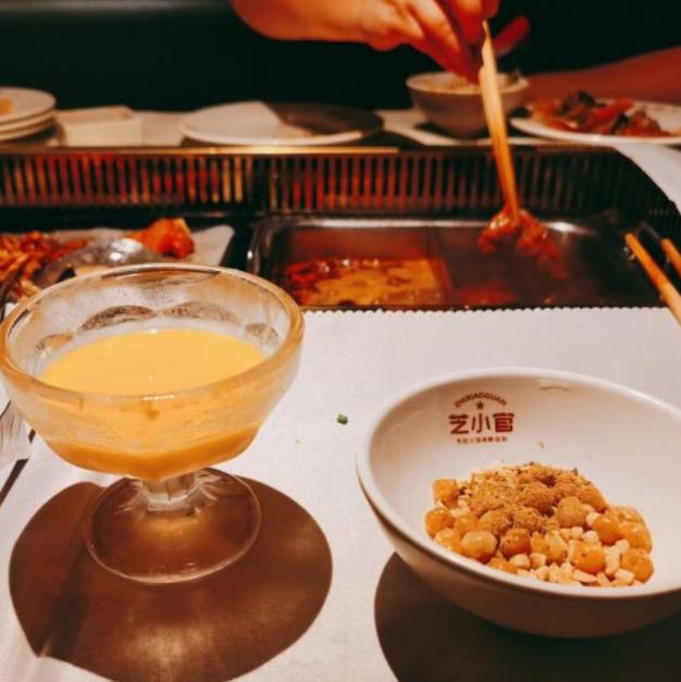 芝小官毛肚火鍋海鮮自助餐廳加盟費用加盟電話【總部介紹】