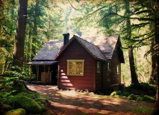 房產(chǎn)證上千萬別寫2個(gè)人名字是什么意思?新房降價(jià)可以要求退錢嗎