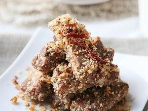 金蒜生炒排骨怎么做好吃?金蒜生炒排骨的做法